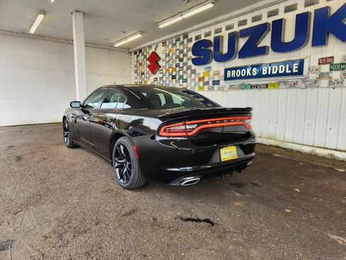 Used 2016 Dodge Charger SE w/ Blacktop Package image 5