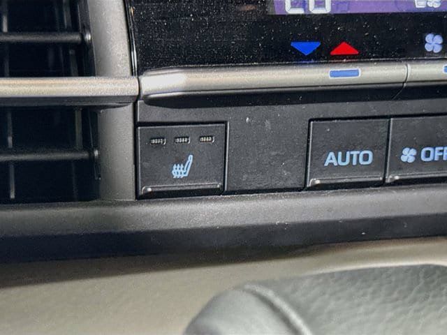 Certified 2024 Toyota Sienna XLE FWD image 21