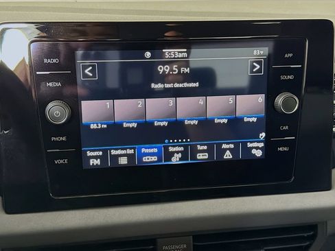 Used 2025 Volkswagen Jetta SE FWD image 17