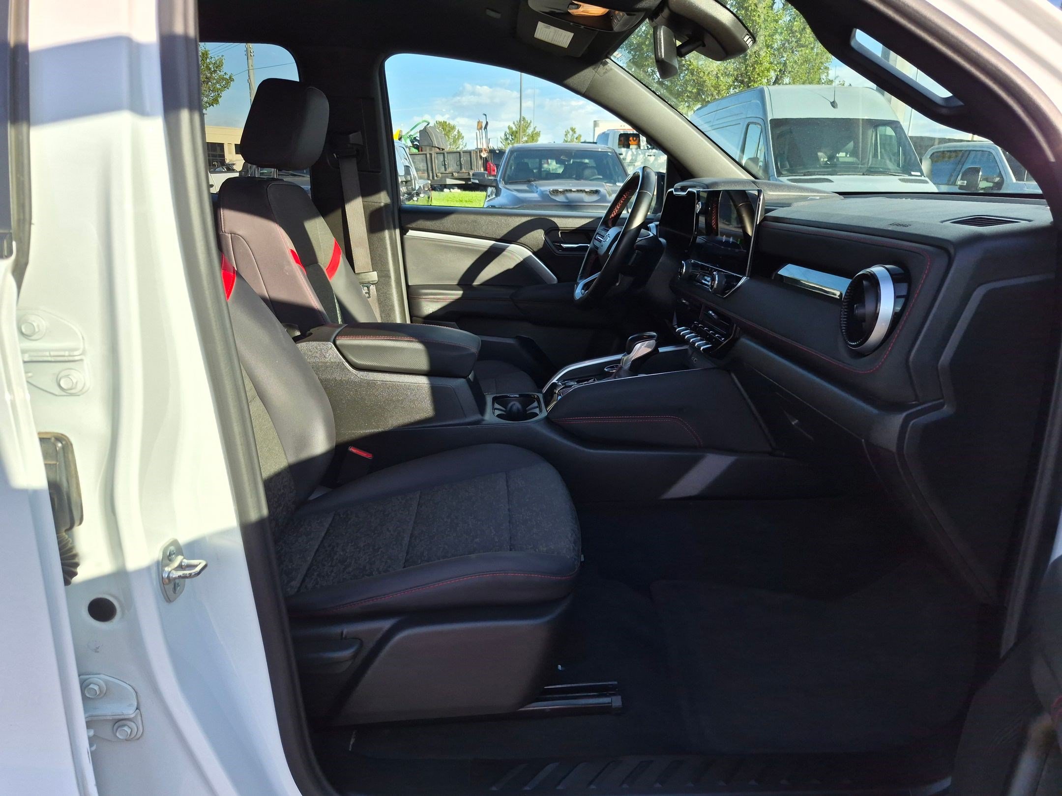 Used 2024 Chevrolet Colorado Z71 w/ Z71 Convenience Package 2 AWD/4WD image 34