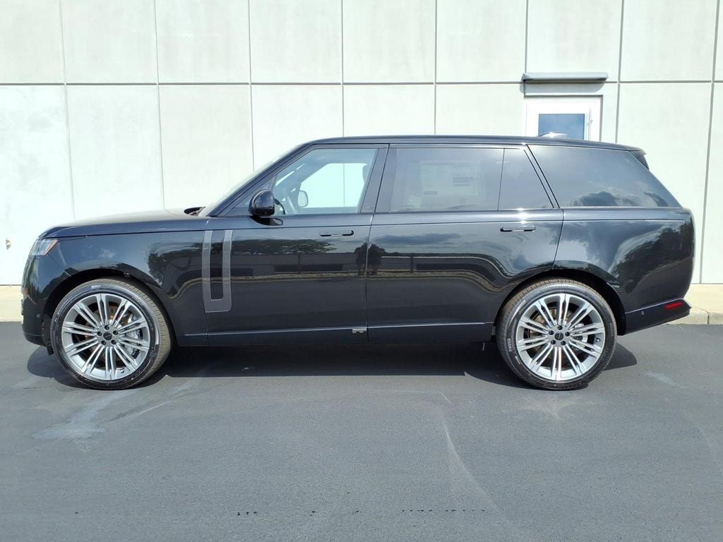 New 2026 Land Rover Range Rover Long Wheelbase SE AWD/4WD image 3