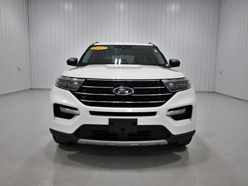 Used 2021 Ford Explorer XLT w/ Equipment Group 202A AWD/4WD image 23