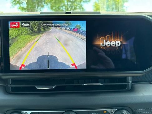 Used 2026 Jeep Wrangler Unlimited Rubicon AWD/4WD image 26