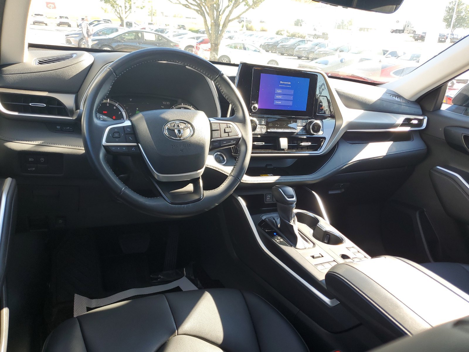 Used 2024 Toyota Highlander XLE AWD/4WD image 10