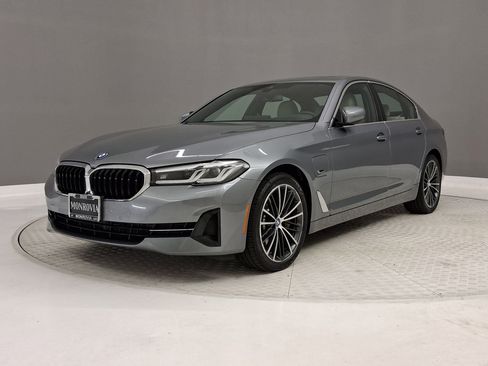 Used 2023 BMW 530e w/ Premium Package RWD image 39