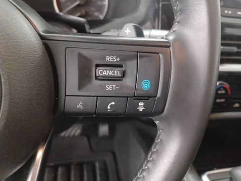 Used 2025 Nissan Pathfinder SV FWD image 25