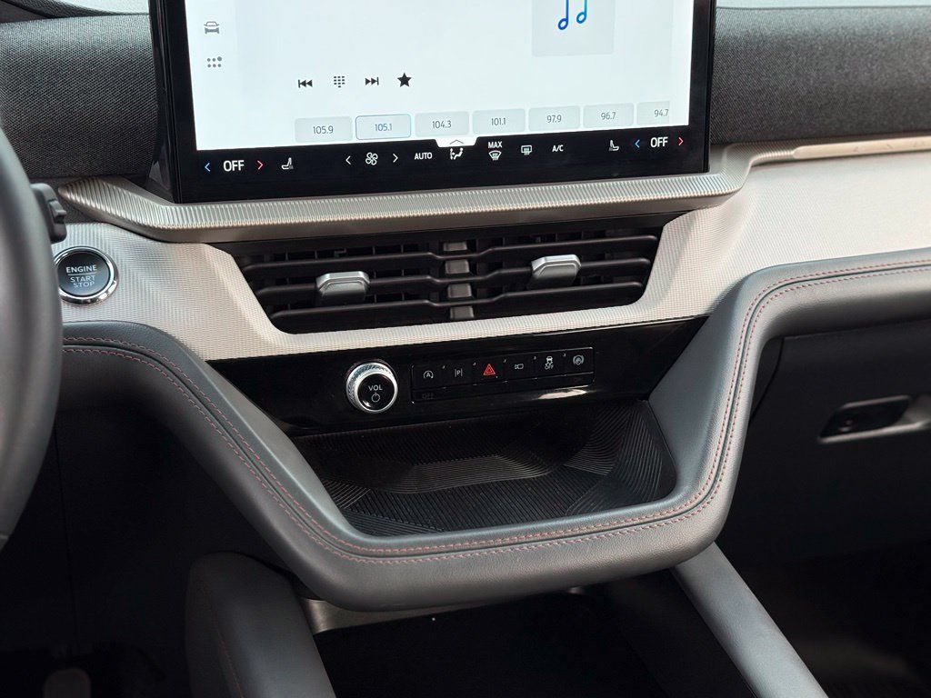 Certified 2025 Ford Explorer Active AWD/4WD image 27