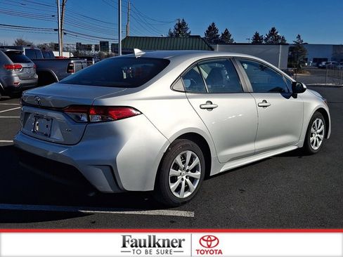 Used 2023 Toyota Corolla LE image 6