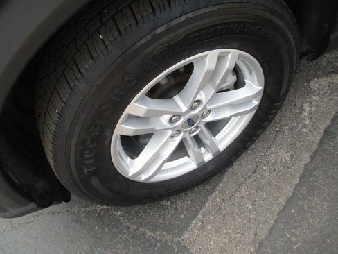 Used 2020 Ford Explorer XLT w/ Comfort Package image 11