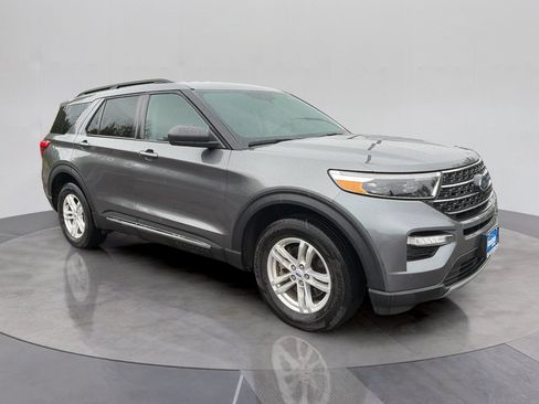 Certified 2023 Ford Explorer XLT w/ Equipment Group 202A AWD/4WD image 9