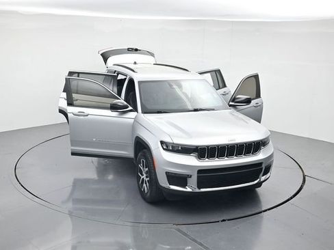 Used 2025 Jeep Grand Cherokee L Limited AWD/4WD image 50