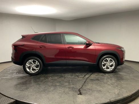 Certified 2024 Chevrolet Trax LS w/ LS Convenience Package FWD image 9