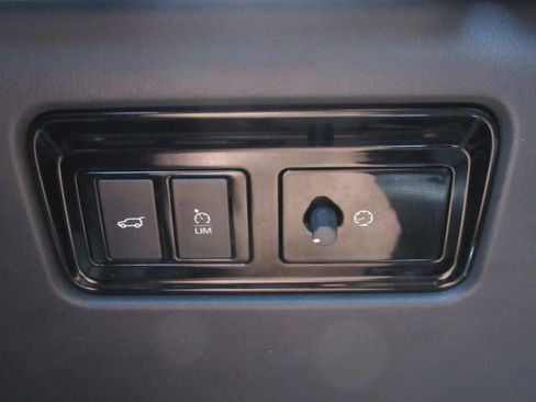 Used 2020 Jaguar F-PACE S image 39