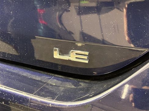 Used 2022 Toyota Highlander LE FWD image 12