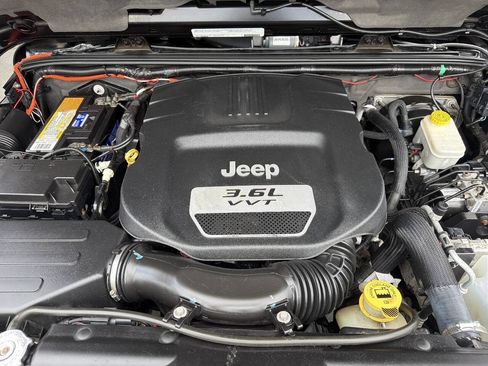 Used 2012 Jeep Wrangler Unlimited Sahara AWD/4WD image 14