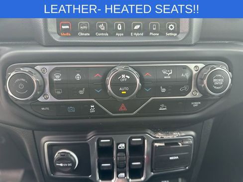 Used 2022 Jeep Wrangler Unlimited Sahara w/ Cold Weather Group image 20