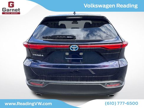 Used 2023 Toyota Venza LE AWD/4WD image 4