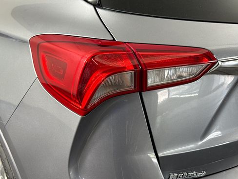 Used 2019 Buick Envision Essence FWD image 36