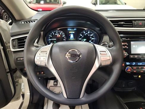 Used 2016 Nissan Rogue SV AWD/4WD image 19