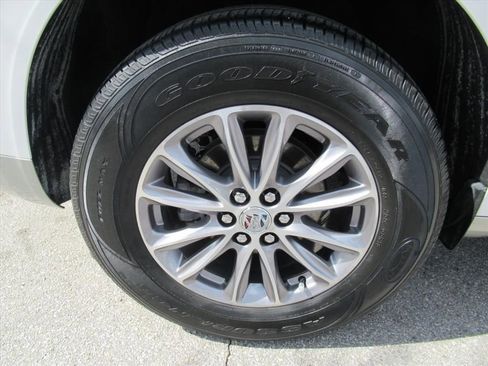 Certified 2023 Buick Enclave Essence image 32