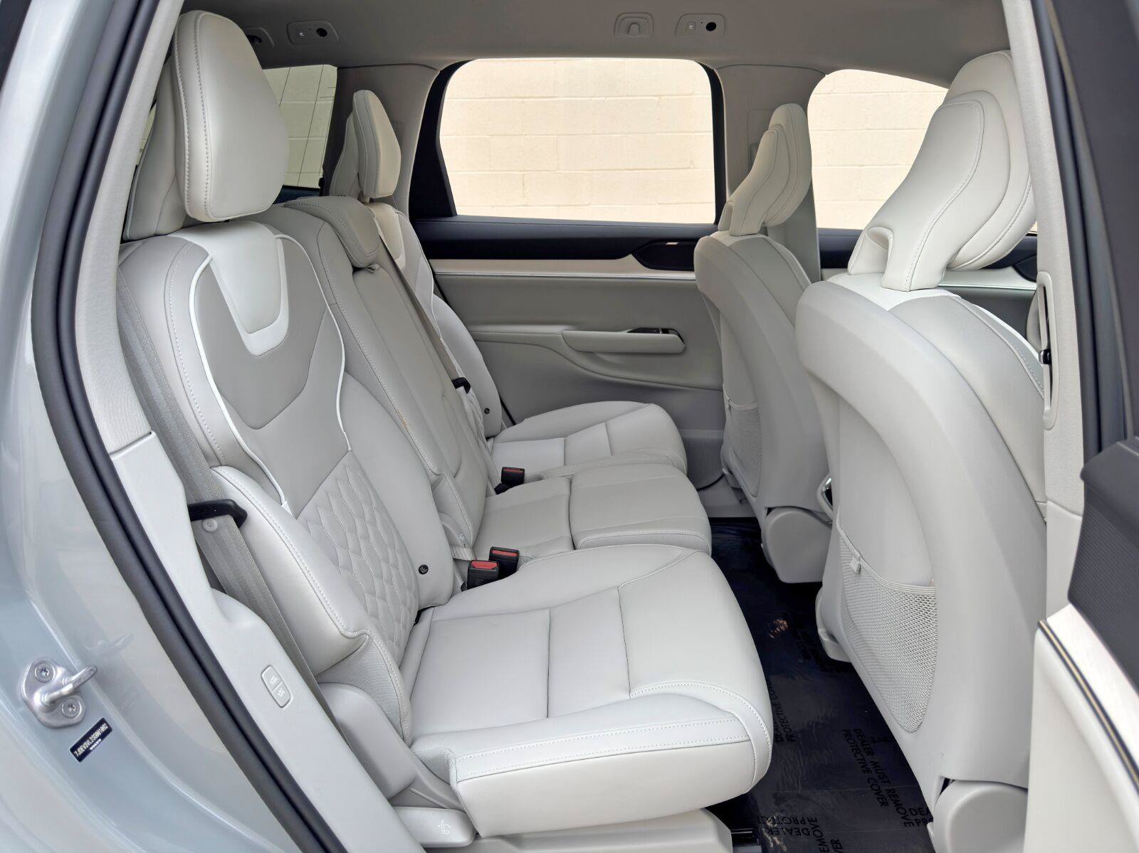 Used 2025 Volvo EX90 Ultra AWD/4WD image 38