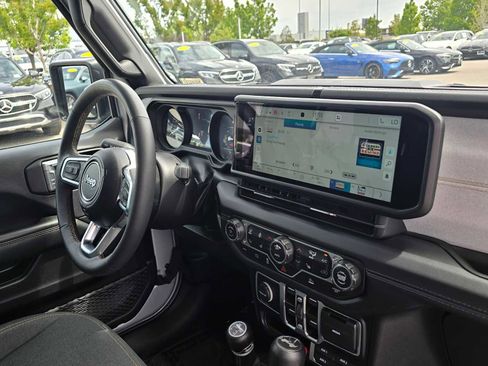 Used 2024 Jeep Wrangler Unlimited Sahara AWD/4WD image 10