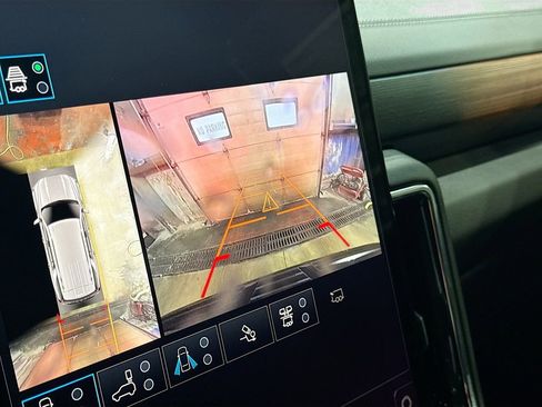 New 2025 GMC Yukon Denali w/ Denali Reserve Package image 13