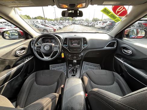 Used 2019 Jeep Cherokee Latitude w/ Popular Appearance Group AWD/4WD image 18