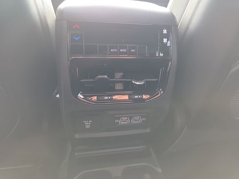 New 2025 Jeep Grand Cherokee L Altitude image 16