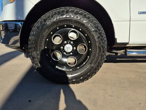 Used 2014 Ford F150 XLT w/ XLT Chrome Package image 9