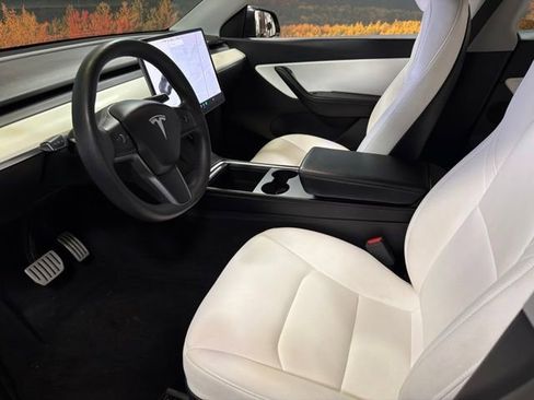 Used 2022 Tesla Model Y Performance AWD/4WD image 19