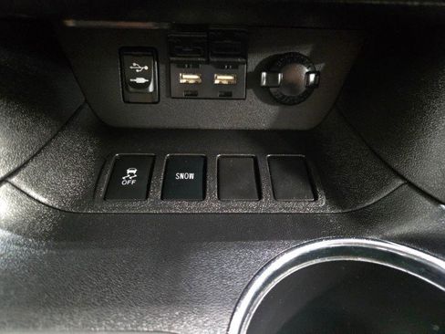 Used 2019 Toyota Highlander LE image 43