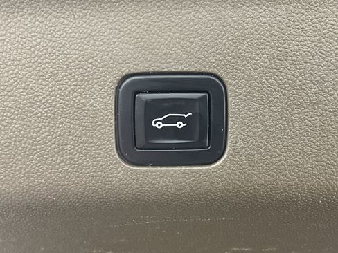 Used 2021 GMC Yukon XL Denali w/ Denali Premium Package image 37