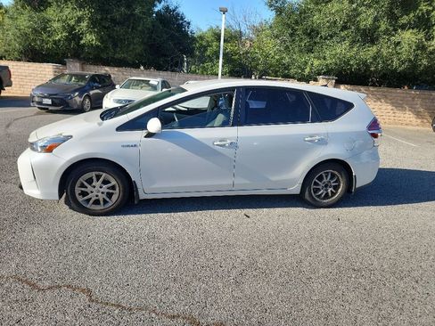 Used 2017 Toyota Prius V Four FWD image 2
