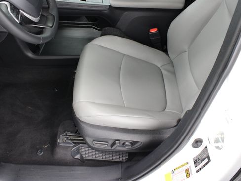 Used 2025 Toyota Sienna XLE FWD image 15
