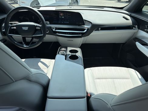 Certified 2024 Cadillac Lyriq Luxury AWD/4WD image 21