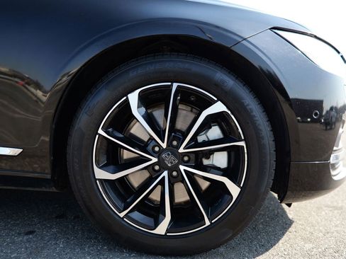 Used 2023 Volvo S90 B6 Plus image 12