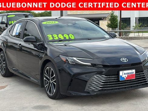 Used 2025 Toyota Camry XLE w/ Premium Plus Package image 7