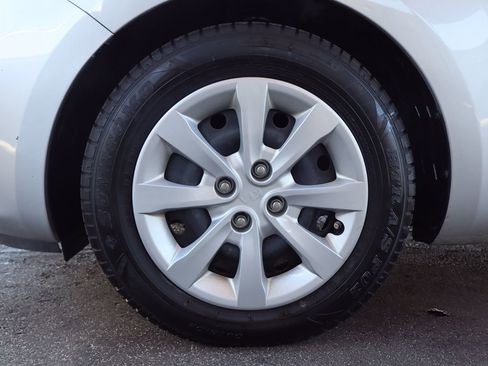 Used 2012 Kia Rio LX image 40