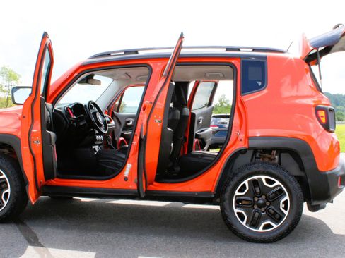 Used 2015 Jeep Renegade Trailhawk AWD/4WD image 15