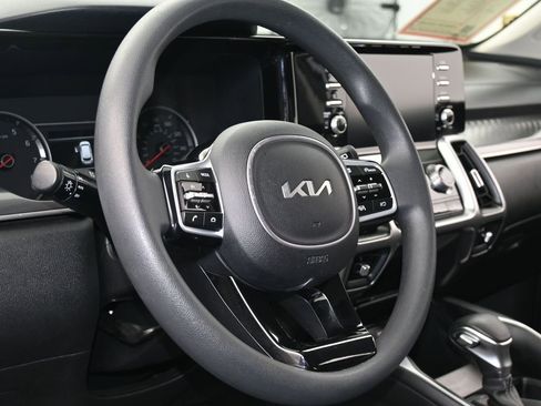 Used 2023 Kia Sorento LX image 13