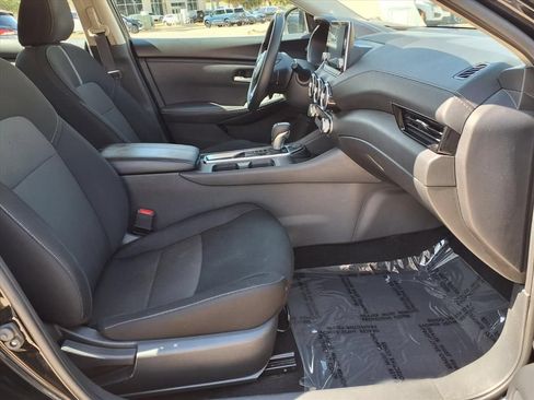 Used 2024 Nissan Sentra SV FWD image 9