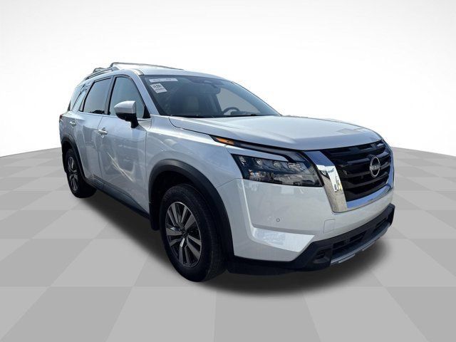 Used 2025 Nissan Pathfinder SL FWD image 1