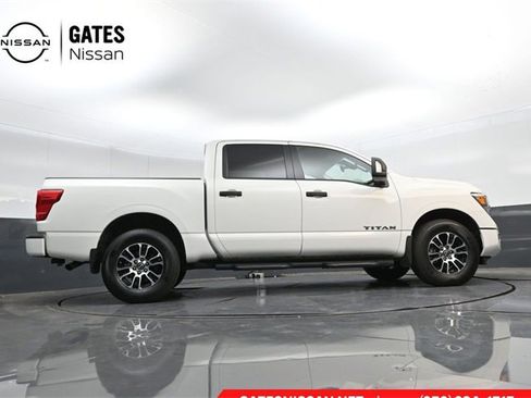 Used 2024 Nissan Titan SV w/ SV Convenience Package image 33