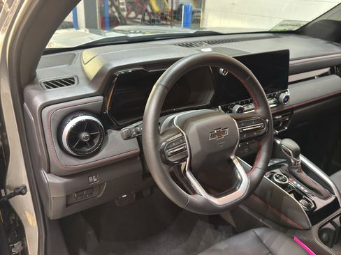 Used 2024 Chevrolet Colorado Z71 w/ Z71 Convenience Package 2 image 16