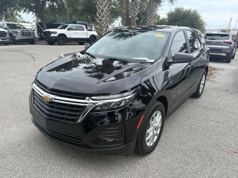 Used 2023 Chevrolet Equinox LS w/ Driver Confidence II Package FWD image 3