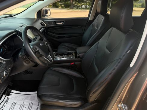 Used 2019 Ford Edge Titanium FWD image 10