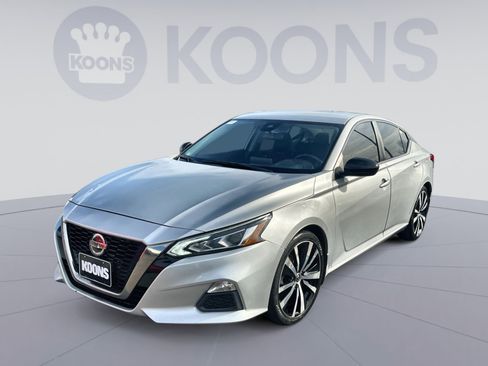 Used 2020 Nissan Altima 2.5 SR image 1
