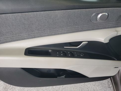 Used 2022 Hyundai Elantra Limited FWD image 14