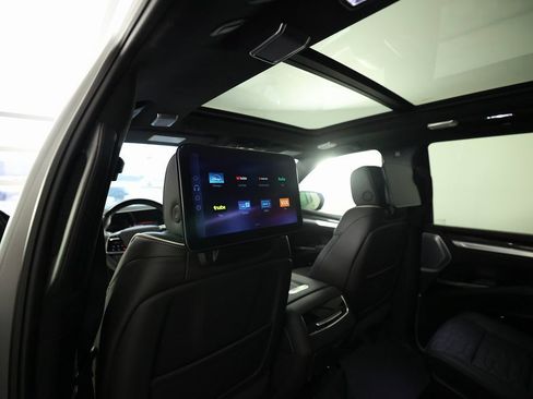 Used 2026 Cadillac Escalade V w/ LPO, Onyx Lite Package image 16